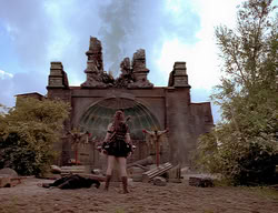 extant_XenaWarriorPrincess_2x14-ANecessaryEvil_01819