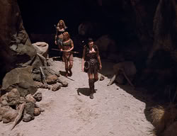 extant_XenaWarriorPrincess_2x14-ANecessaryEvil_01853