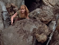 extant_XenaWarriorPrincess_2x14-ANecessaryEvil_02204