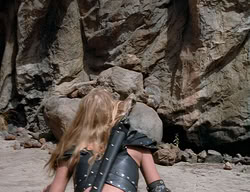 extant_XenaWarriorPrincess_2x14-ANecessaryEvil_02297