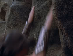 extant_XenaWarriorPrincess_2x14-ANecessaryEvil_03241