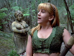 extant_XenaWarriorPrincess_2x15-ADayintheLife_00365