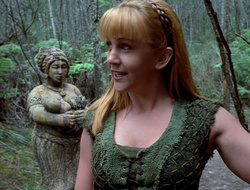 extant_XenaWarriorPrincess_2x15-ADayintheLife_00377