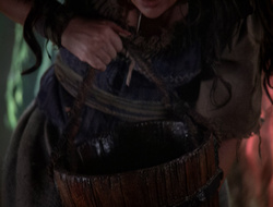 extant_XenaWarriorPrincess_2x15-ADayintheLife_01474
