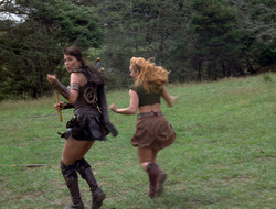 extant_XenaWarriorPrincess_2x15-ADayintheLife_02628