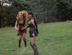 extant_XenaWarriorPrincess_2x15-ADayintheLife_02630