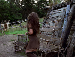 extant_XenaWarriorPrincess_2x15-ADayintheLife_03185