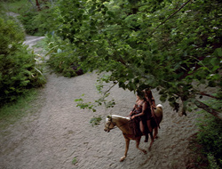 extant_XenaWarriorPrincess_2x16-ForHimtheBellTolls_00024
