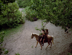 extant_XenaWarriorPrincess_2x16-ForHimtheBellTolls_00026