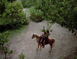 extant_XenaWarriorPrincess_2x16-ForHimtheBellTolls_00027