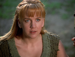 extant_XenaWarriorPrincess_2x16-ForHimtheBellTolls_00046
