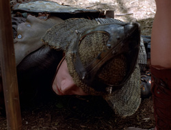 extant_XenaWarriorPrincess_2x16-ForHimtheBellTolls_00153