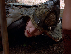 extant_XenaWarriorPrincess_2x16-ForHimtheBellTolls_00159