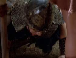 extant_XenaWarriorPrincess_2x16-ForHimtheBellTolls_00164