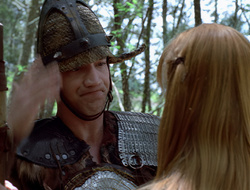extant_XenaWarriorPrincess_2x16-ForHimtheBellTolls_00171