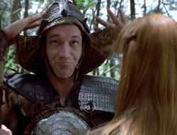 extant_XenaWarriorPrincess_2x16-ForHimtheBellTolls_00172