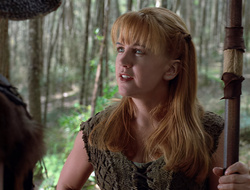extant_XenaWarriorPrincess_2x16-ForHimtheBellTolls_00182