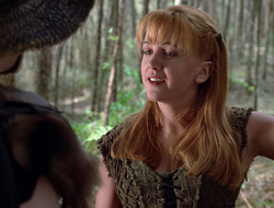 extant_XenaWarriorPrincess_2x16-ForHimtheBellTolls_00225