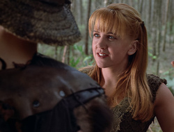 extant_XenaWarriorPrincess_2x16-ForHimtheBellTolls_00234