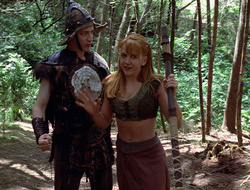 extant_XenaWarriorPrincess_2x16-ForHimtheBellTolls_00238