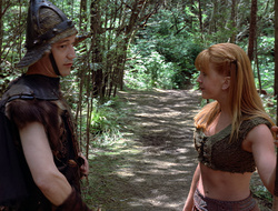 extant_XenaWarriorPrincess_2x16-ForHimtheBellTolls_00289