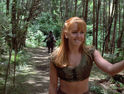 extant_XenaWarriorPrincess_2x16-ForHimtheBellTolls_00295