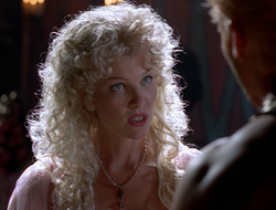 extant_XenaWarriorPrincess_2x16-ForHimtheBellTolls_00370