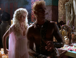 extant_XenaWarriorPrincess_2x16-ForHimtheBellTolls_00375