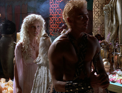 extant_XenaWarriorPrincess_2x16-ForHimtheBellTolls_00378