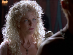 extant_XenaWarriorPrincess_2x16-ForHimtheBellTolls_00380