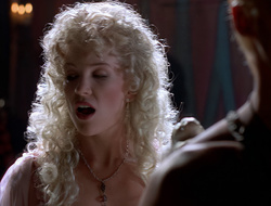 extant_XenaWarriorPrincess_2x16-ForHimtheBellTolls_00382