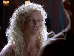 extant_XenaWarriorPrincess_2x16-ForHimtheBellTolls_00384