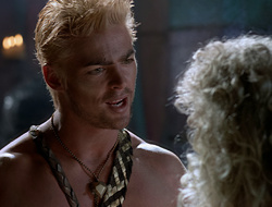 extant_XenaWarriorPrincess_2x16-ForHimtheBellTolls_00400