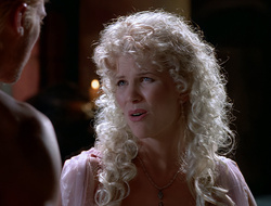 extant_XenaWarriorPrincess_2x16-ForHimtheBellTolls_00414