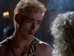 extant_XenaWarriorPrincess_2x16-ForHimtheBellTolls_00419