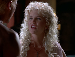 extant_XenaWarriorPrincess_2x16-ForHimtheBellTolls_00422