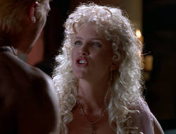 extant_XenaWarriorPrincess_2x16-ForHimtheBellTolls_00424