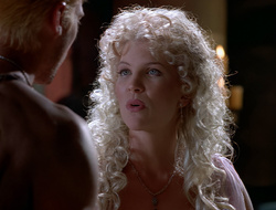 extant_XenaWarriorPrincess_2x16-ForHimtheBellTolls_00430