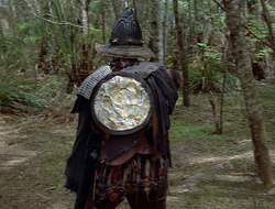 extant_XenaWarriorPrincess_2x16-ForHimtheBellTolls_00447