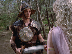 extant_XenaWarriorPrincess_2x16-ForHimtheBellTolls_00461