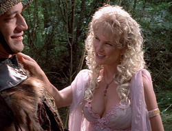 extant_XenaWarriorPrincess_2x16-ForHimtheBellTolls_00475