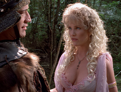 extant_XenaWarriorPrincess_2x16-ForHimtheBellTolls_00478