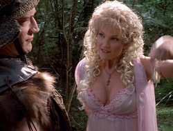 extant_XenaWarriorPrincess_2x16-ForHimtheBellTolls_00481
