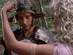 extant_XenaWarriorPrincess_2x16-ForHimtheBellTolls_00485