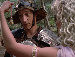 extant_XenaWarriorPrincess_2x16-ForHimtheBellTolls_00486