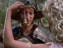 extant_XenaWarriorPrincess_2x16-ForHimtheBellTolls_00491