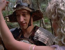 extant_XenaWarriorPrincess_2x16-ForHimtheBellTolls_00492