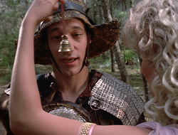 extant_XenaWarriorPrincess_2x16-ForHimtheBellTolls_00495