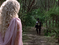 extant_XenaWarriorPrincess_2x16-ForHimtheBellTolls_00518