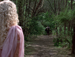 extant_XenaWarriorPrincess_2x16-ForHimtheBellTolls_00525